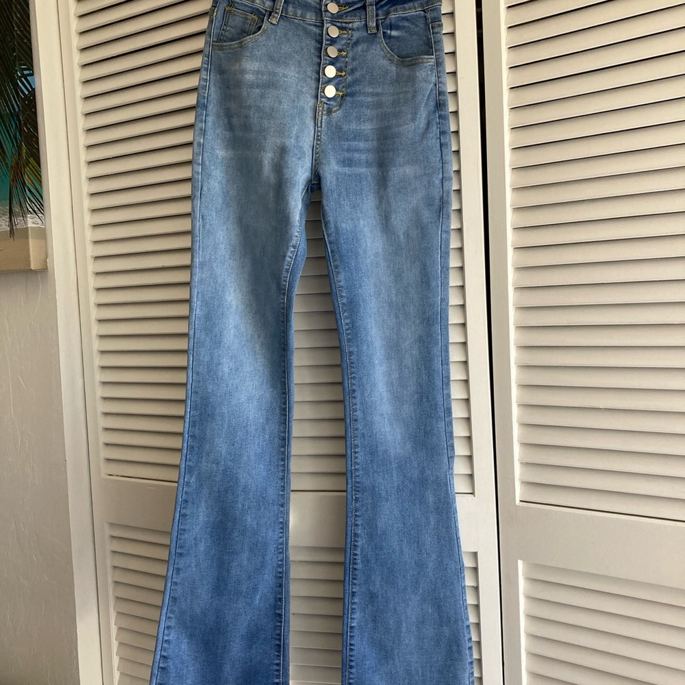 Fashion Jeans Size Small (2-4) Button Down High Rise Flared Leg Light Wash Jeans